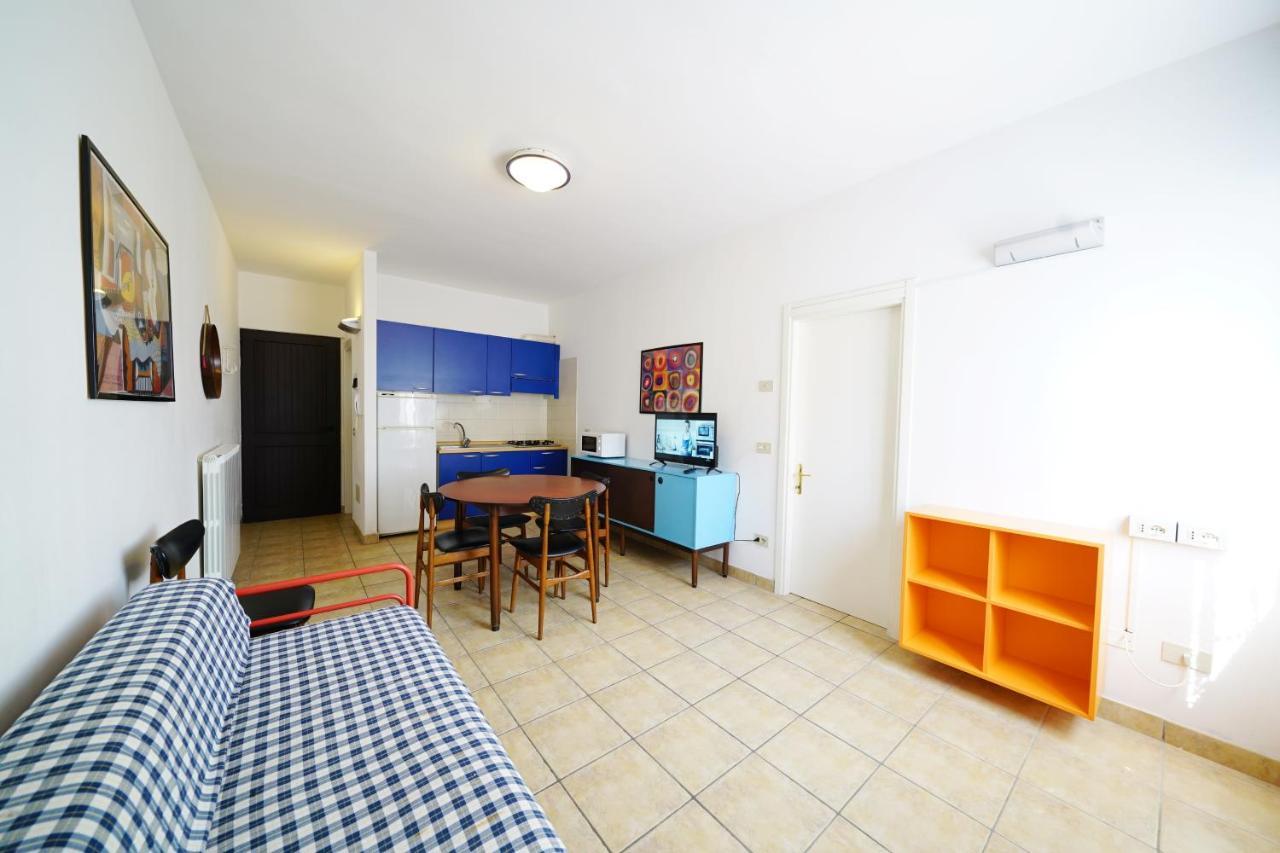 Residenza Holiday Llido Degli Estensi Exteriör bild