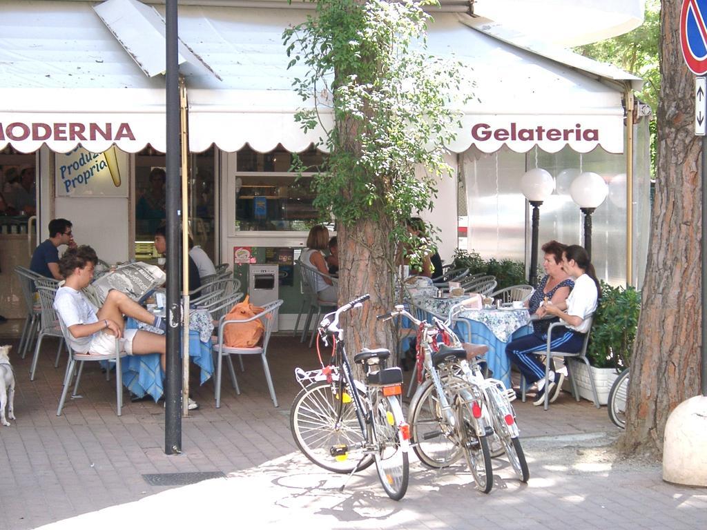 Residenza Holiday Llido Degli Estensi Exteriör bild