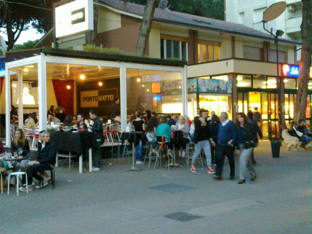 Residenza Holiday Llido Degli Estensi Exteriör bild