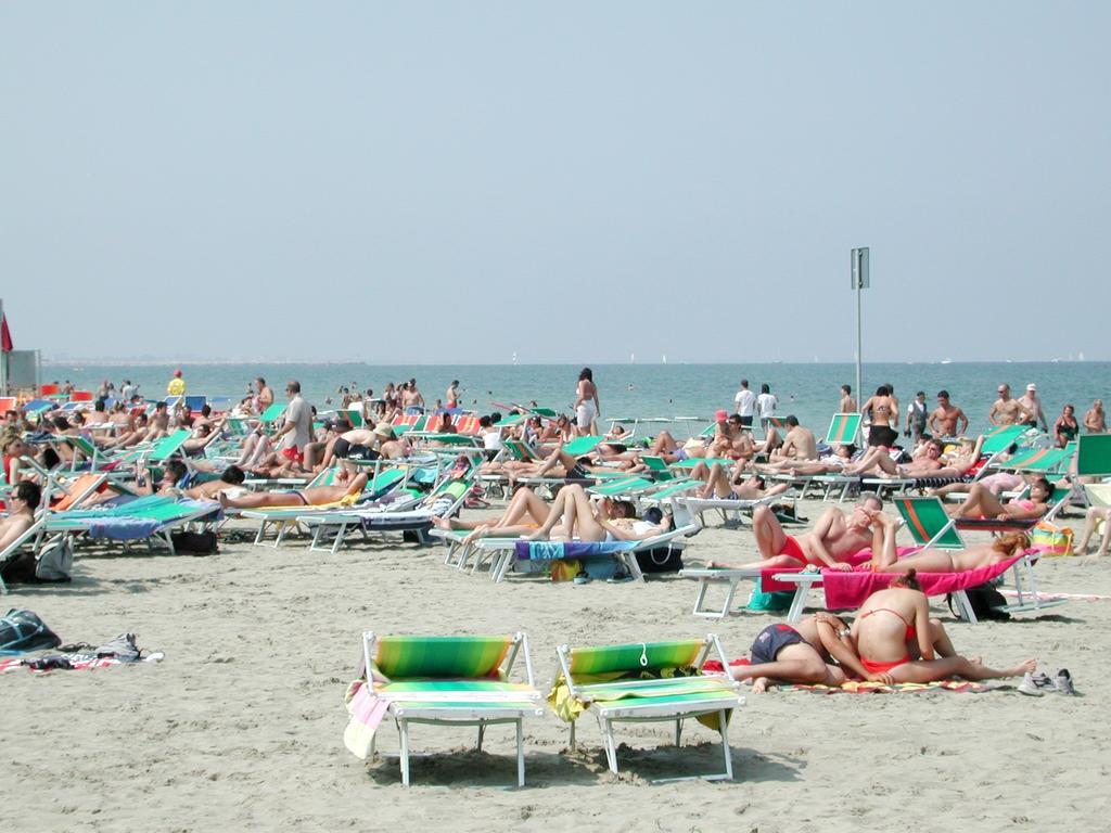 Residenza Holiday Llido Degli Estensi Exteriör bild