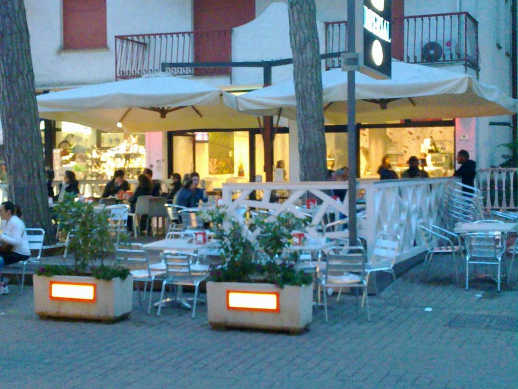 Residenza Holiday Llido Degli Estensi Exteriör bild