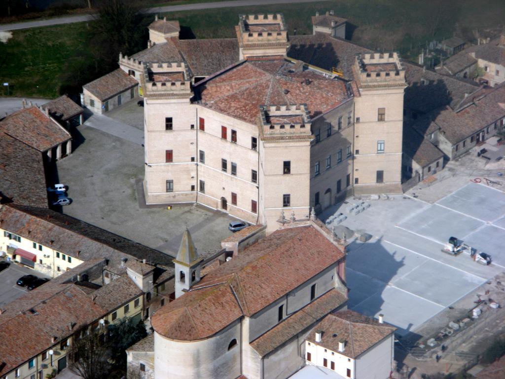 Residenza Holiday Llido Degli Estensi Exteriör bild